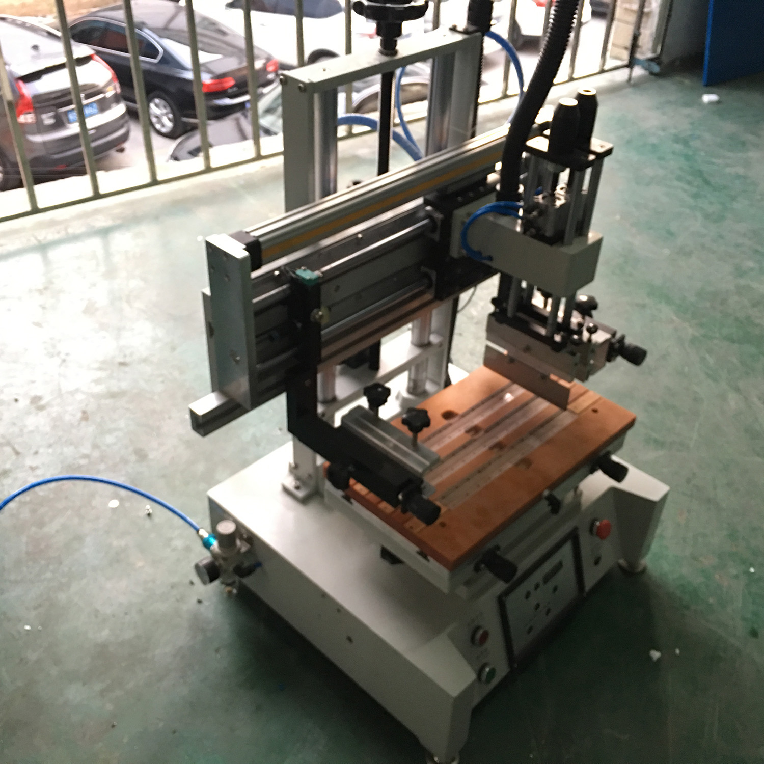 Desktop Rotary Silk Screen Printer with Unloading Robot (HX-400RJ/4)